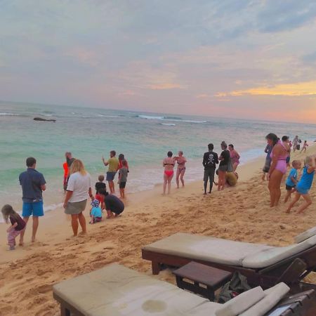 Blue Corals Beach Bungalow Matara Bagian luar foto