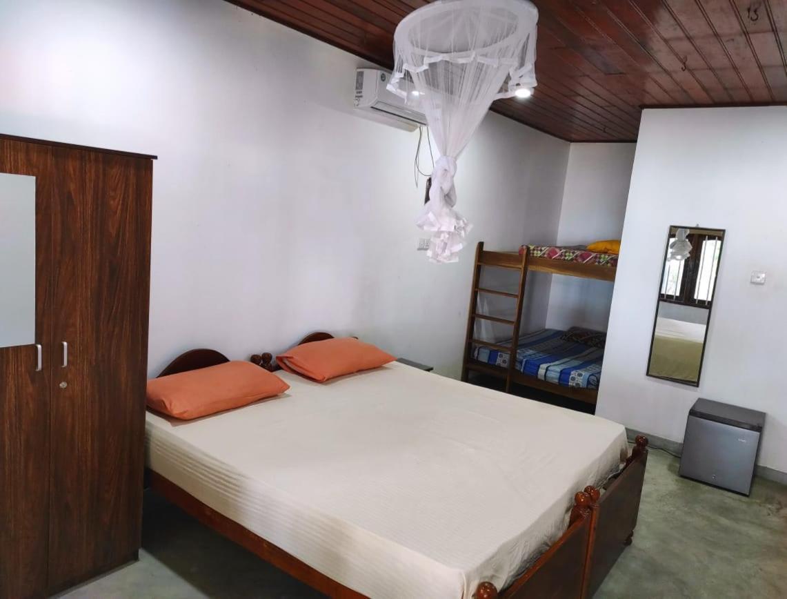 Blue Corals Beach Bungalow Matara Bagian luar foto