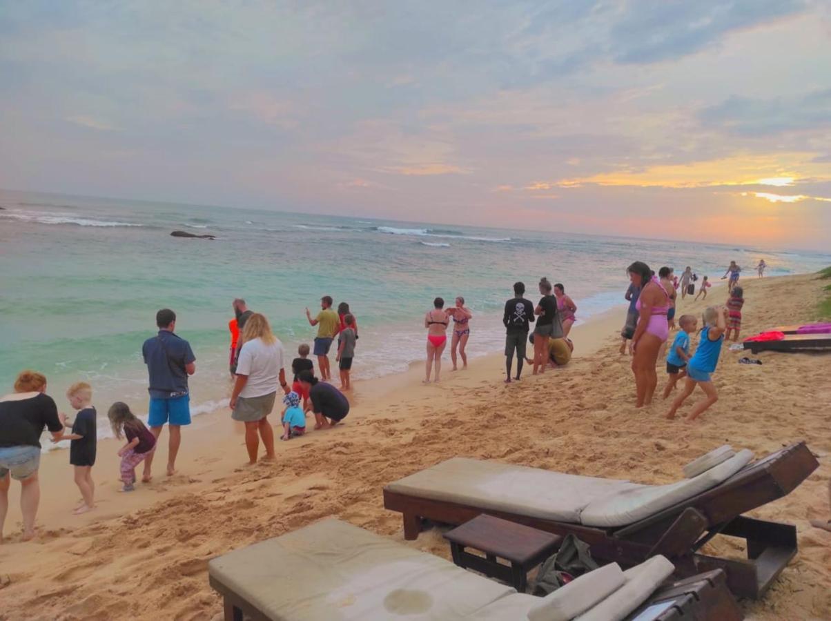Blue Corals Beach Bungalow Matara Bagian luar foto