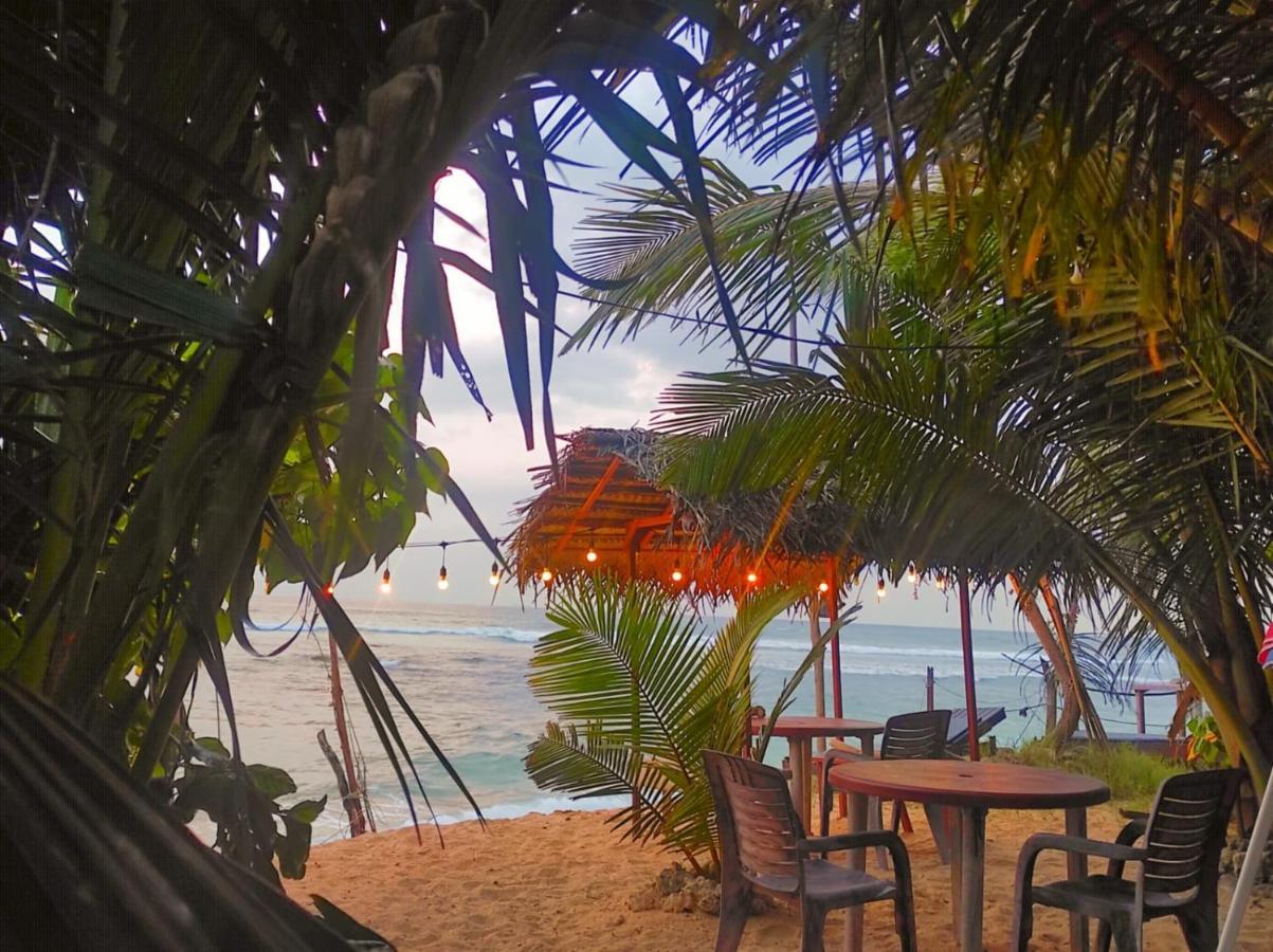 Blue Corals Beach Bungalow Matara Bagian luar foto