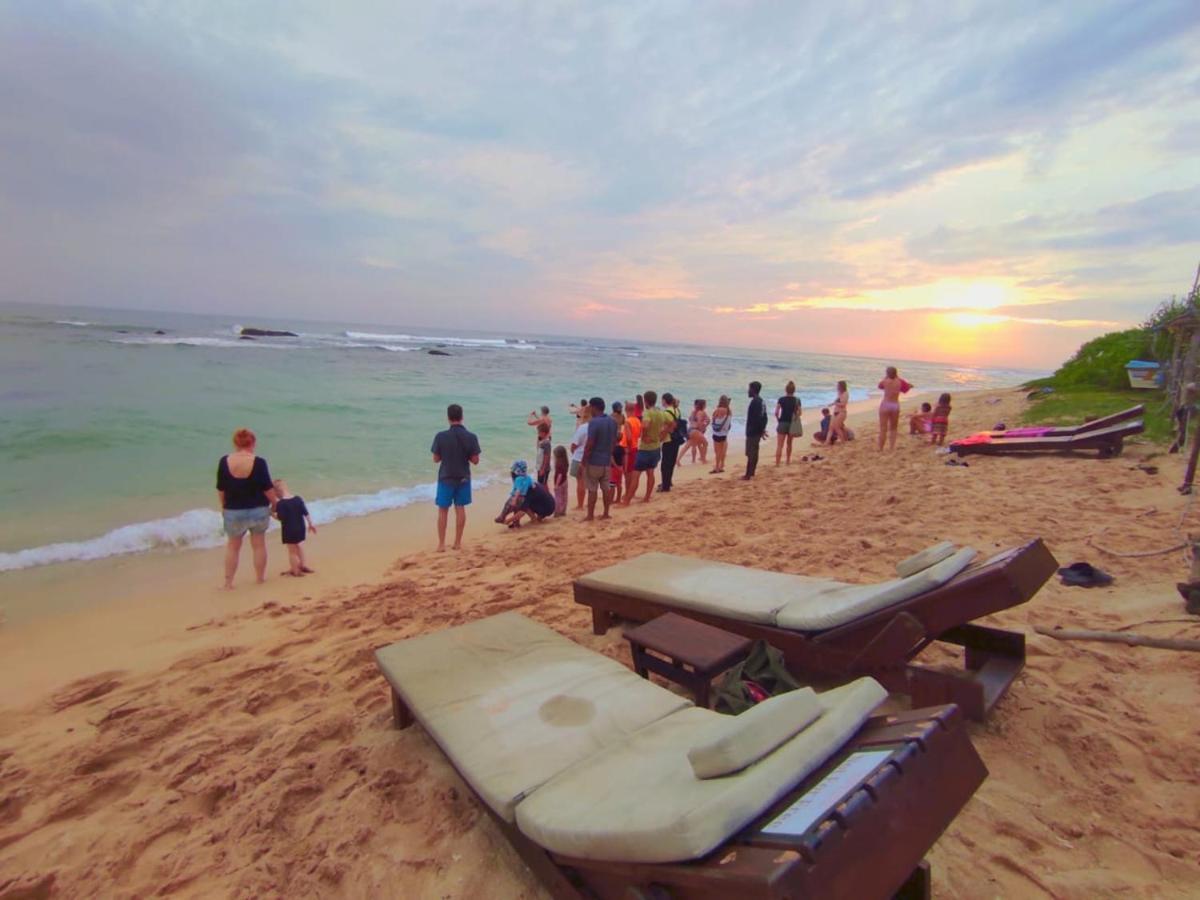 Blue Corals Beach Bungalow Matara Bagian luar foto