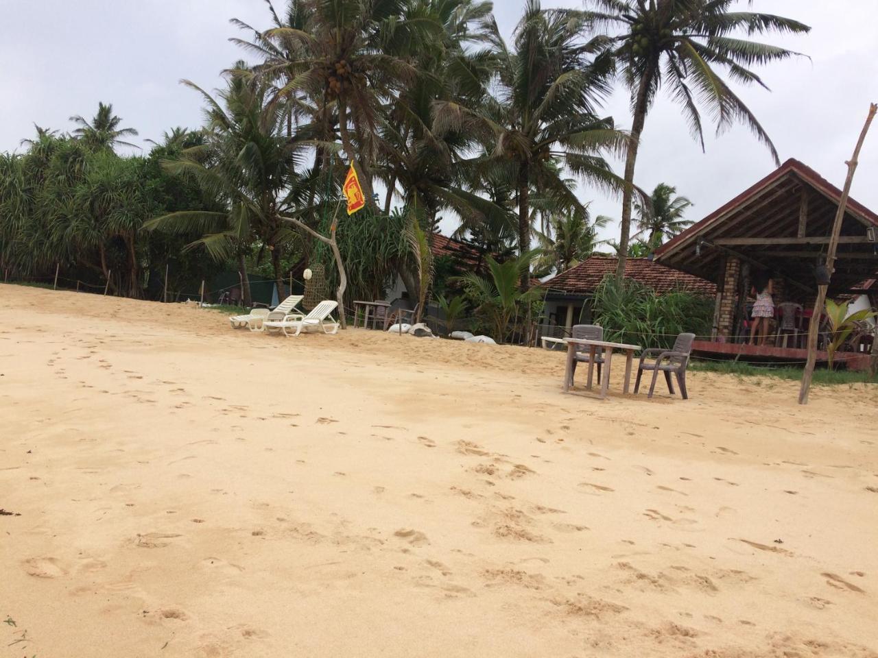 Blue Corals Beach Bungalow Matara Bagian luar foto