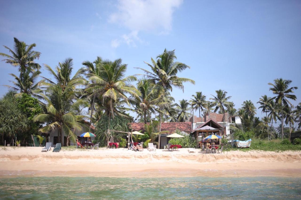 Blue Corals Beach Bungalow Matara Bagian luar foto