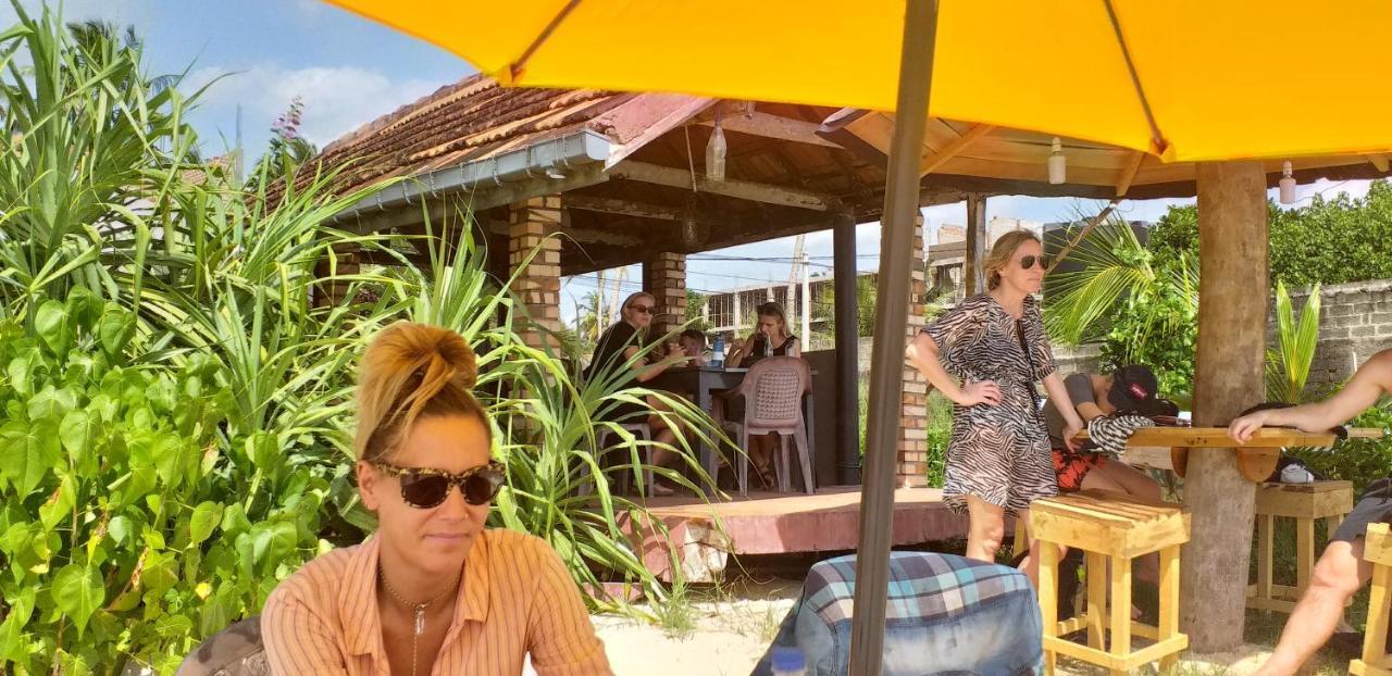 Blue Corals Beach Bungalow Matara Bagian luar foto